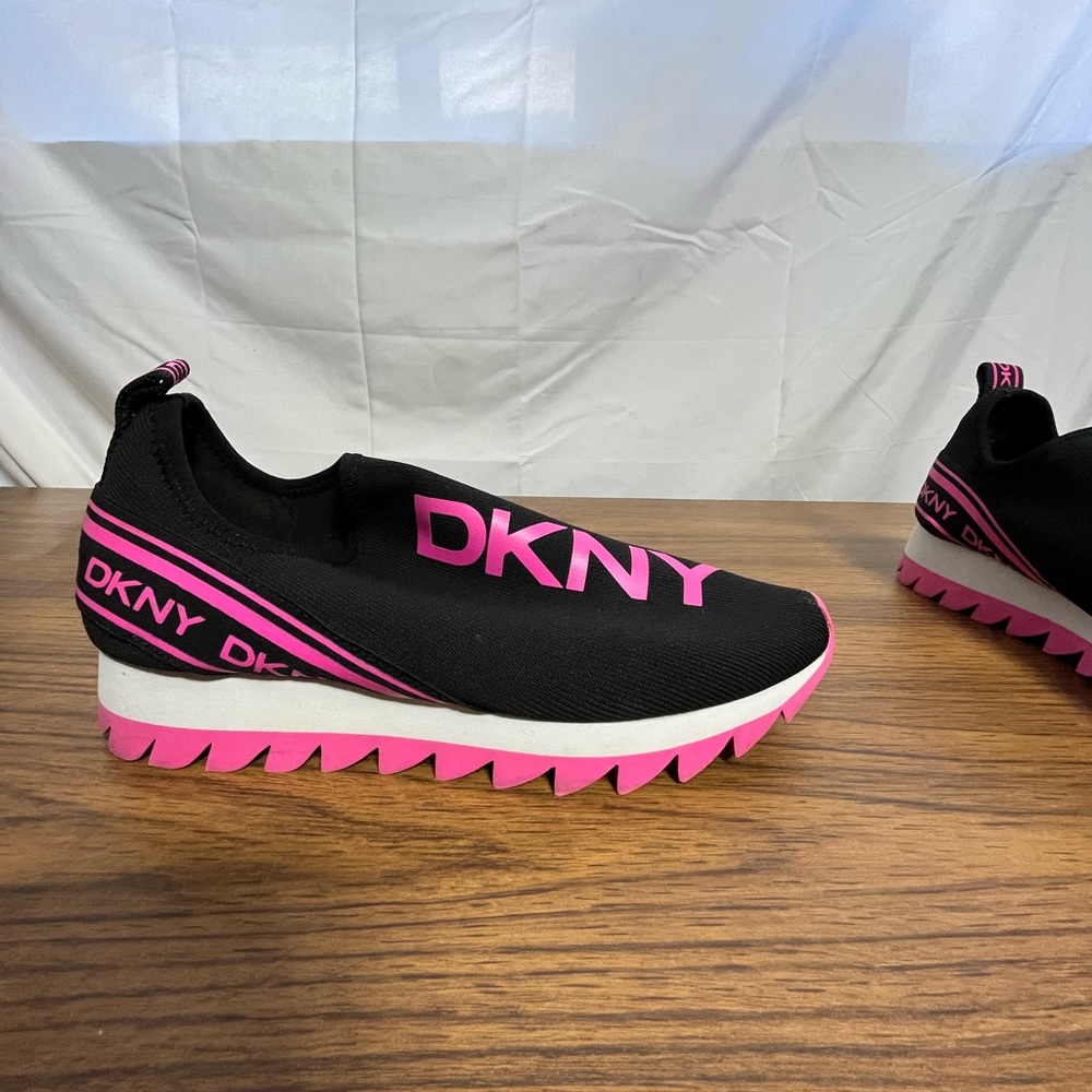 DKNY Abbi Women's Slip on Sneakers Size 9.5M Black Pink PAF 2105 3185129 - Picture 8 of 13